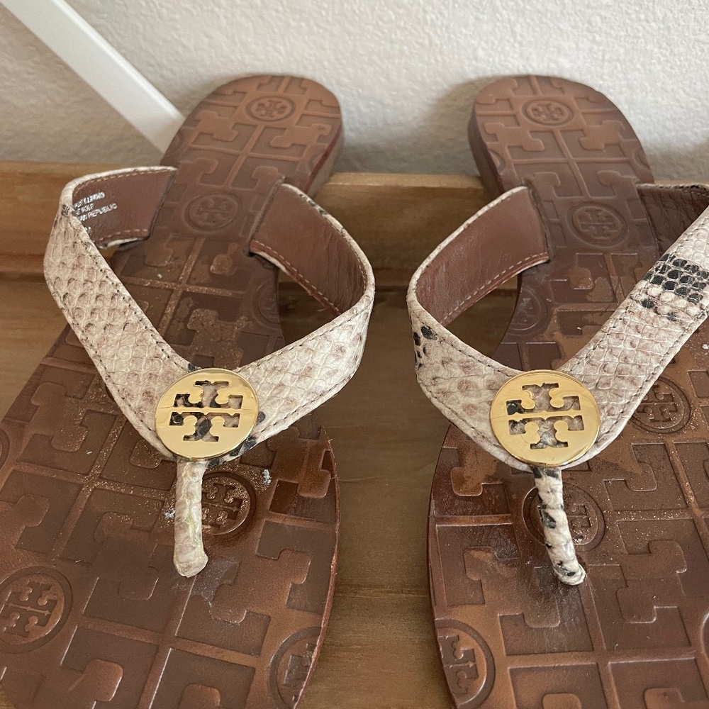 Tory Burch flip floos